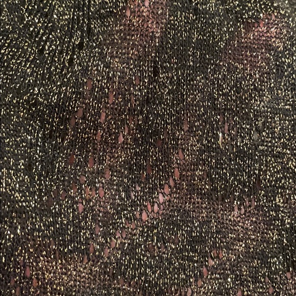 Express metallic shimmery gold and black top - Picture 5 of 8